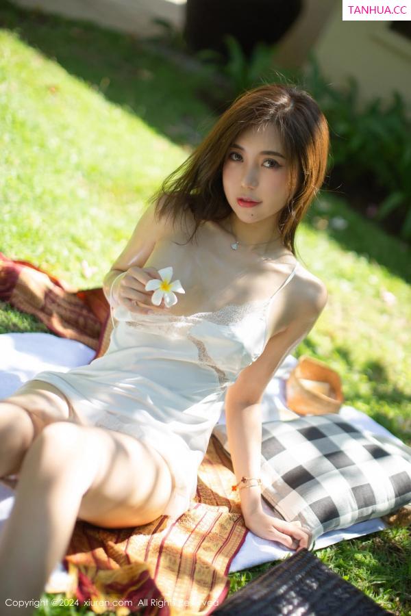 綺裡嘉 绮里嘉 [XiuRen]高清写真图 2024.03.19 No.8256 绮里嘉ula 美腿丝袜第35张图片
